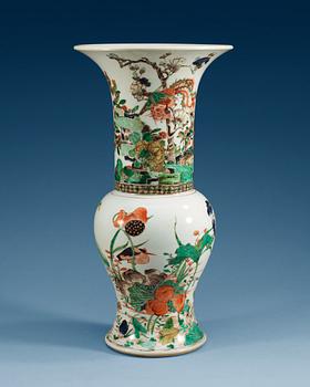 1534. A famille verte 'Yen Yen' vase, Qing dynasty, Kangxi (1662-1722).