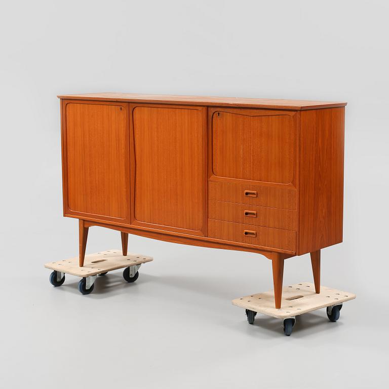 SIDEBOARD, 1900-talets tredje kvartal.