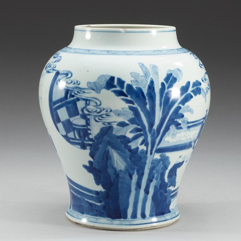 A blue and white jar, Qing dynasty, Kangxi (1662-1722).