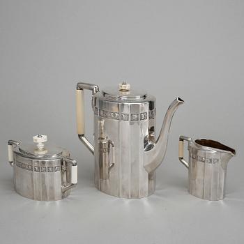 SERVIS, 3 delar, silver. C. G. Hallberg, 1917. Total vikt 1129 g.