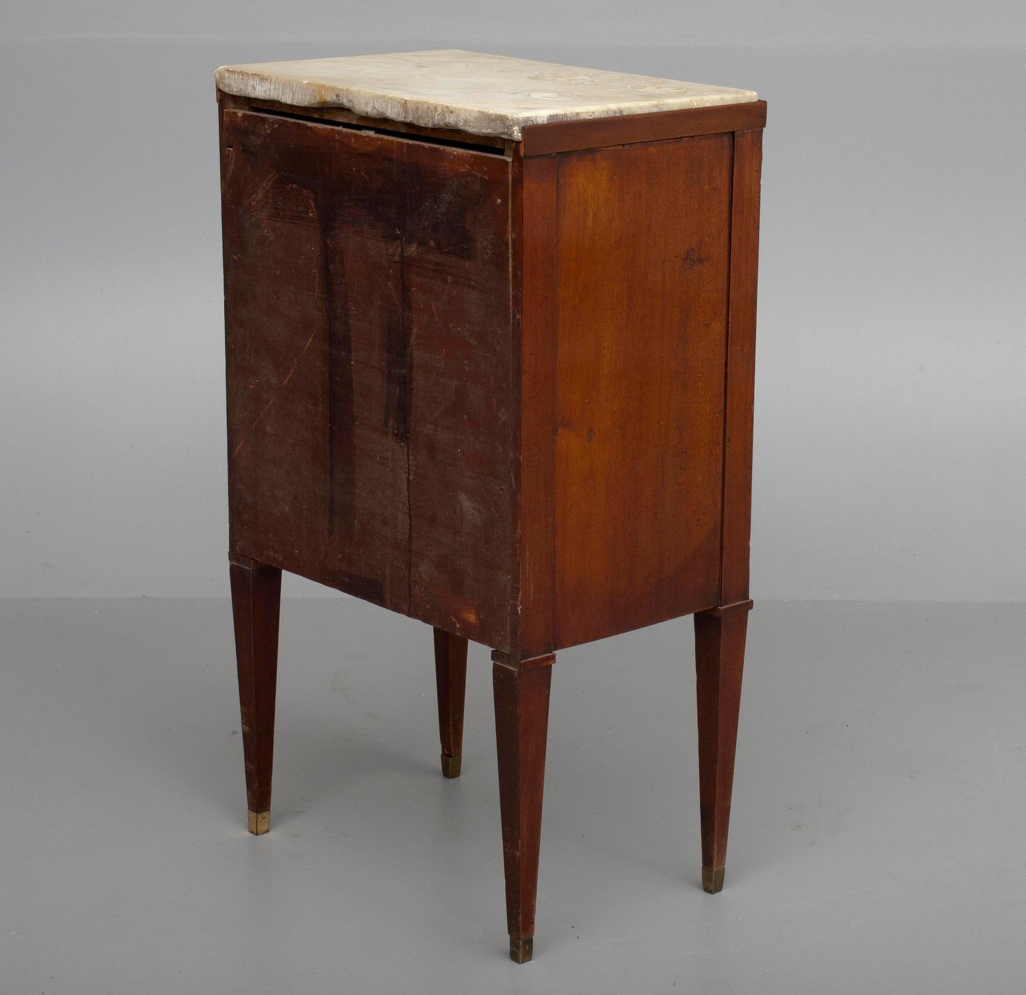 NATTDUKSBORD / POTTSKÅP, sengustaviansk, omkring 1800.