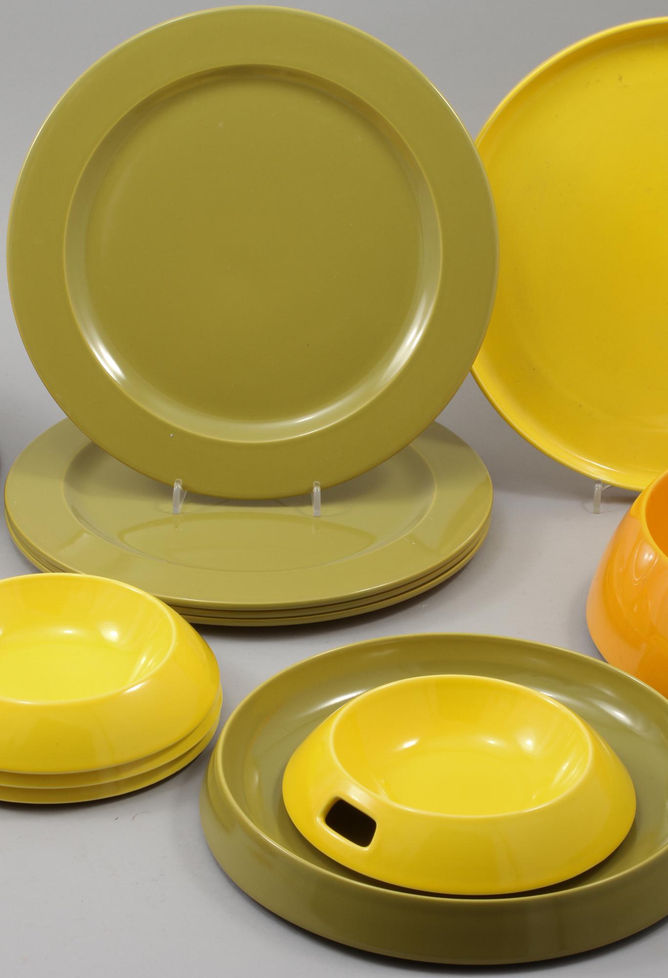 SERVISDELAR, 18 st, flintgods, "La Boule Avant Garde", Helen von Boch, Villeroy & Boch, formgiven 1971.