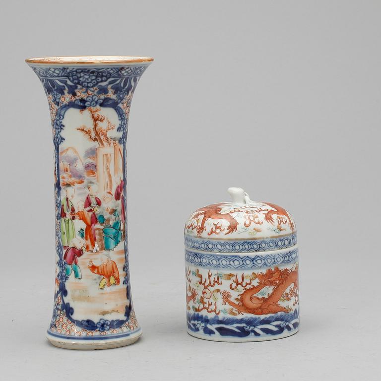 VAS, MUGG samt ASK MED LOCK, porslin, bl a Qianlong (1736-1795).