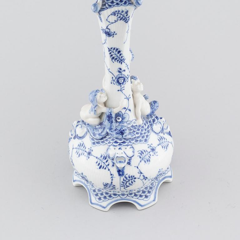 KANDELABER, porslin, "Musselmalet", Royal Copenhagen, 1974-78.