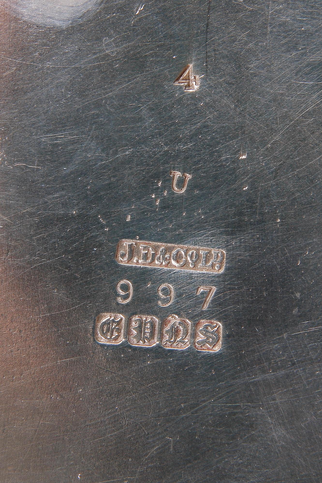 TEKANNA MED TEKÖK, samt TEKANNA, vitmetall resp nysilver, WMF resp England.