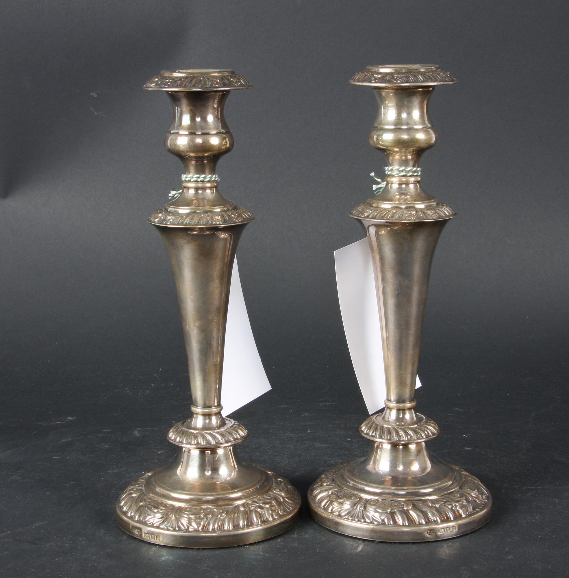 LJUSSTAKAR, ett par, silver, London, England.