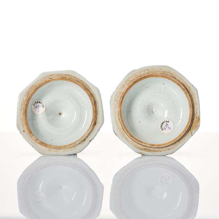 A pair of blue and white candles sticks/covers, Qing dynasty, Kangxi (1662-1722).