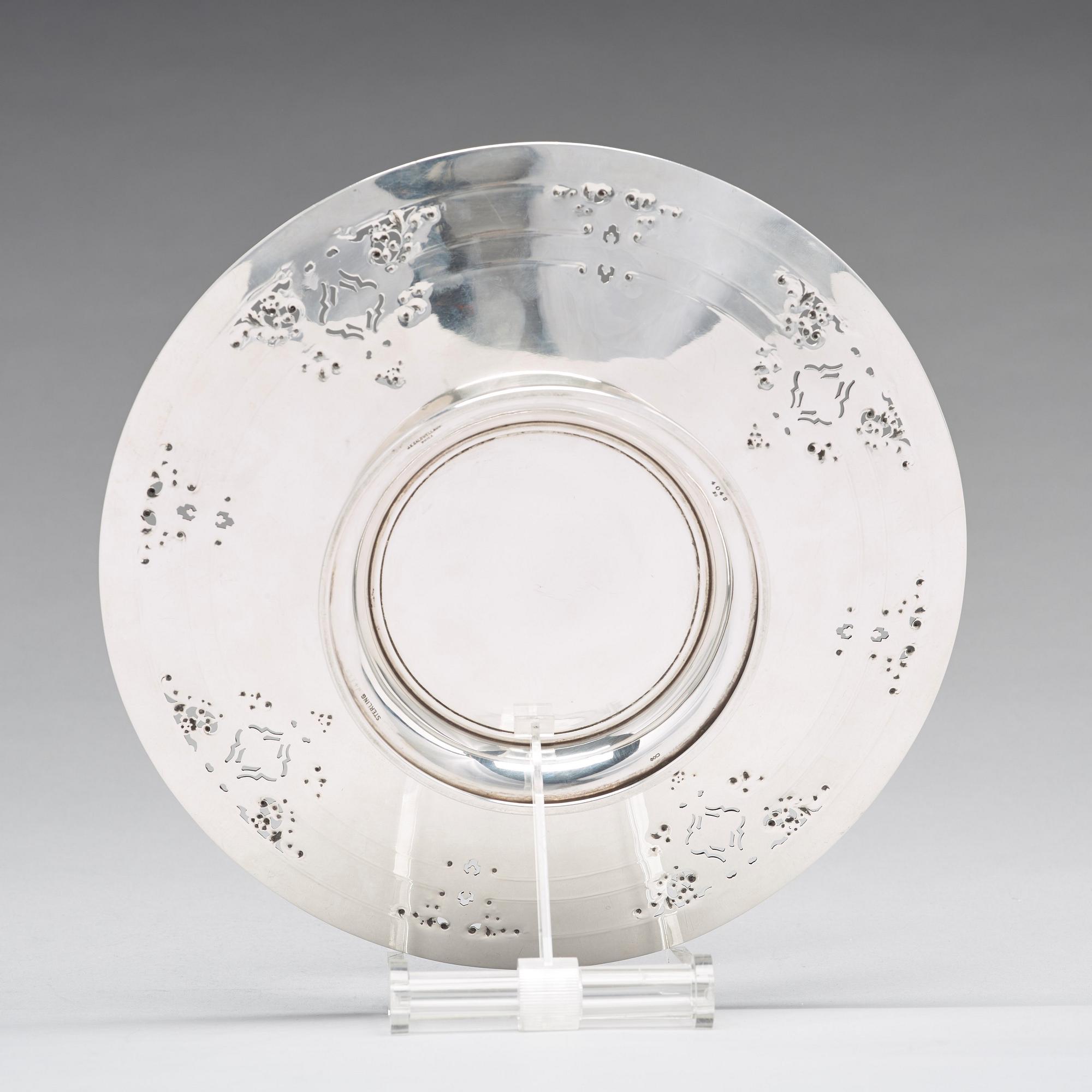 An Amarican late 19th century / early 20th century silver 925/1000 cake dish, marked JE Caldwell, Phila.