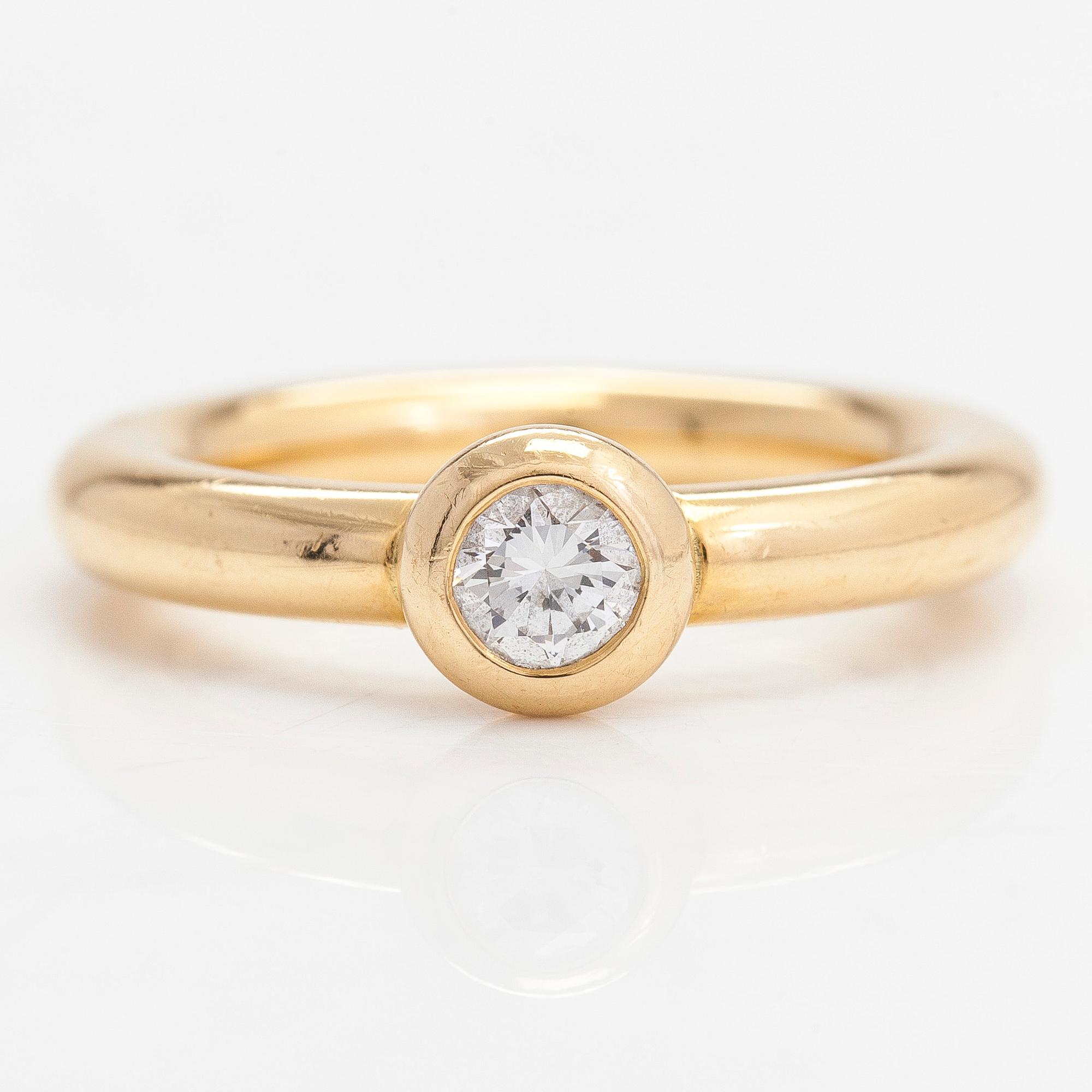Torbjörn Tillander, ring, 18K guld med en briljantslipad diamant ca 0.25 ct. Helsingfors 1998.
