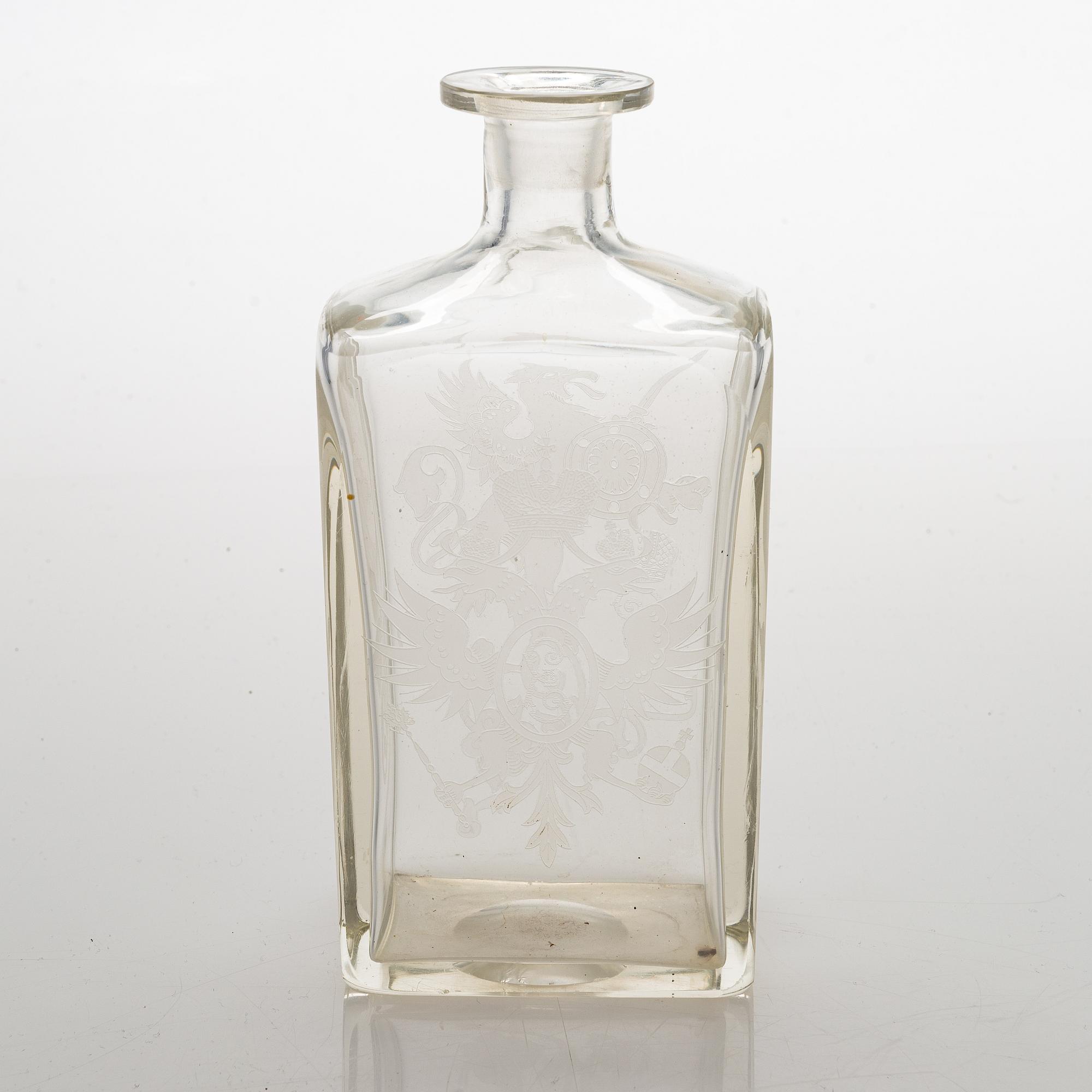 An Imperial glass carafe, early 20th century.