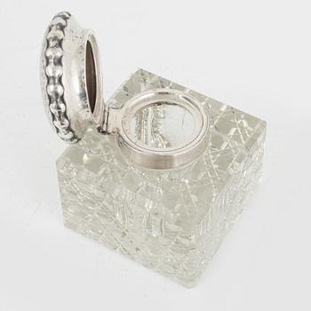 Skrivställ, silver, K. Anderson, Stockholm 1923 samt brevkniv, silver, G.A. Dahlgren, Malmö, troligen 1910.