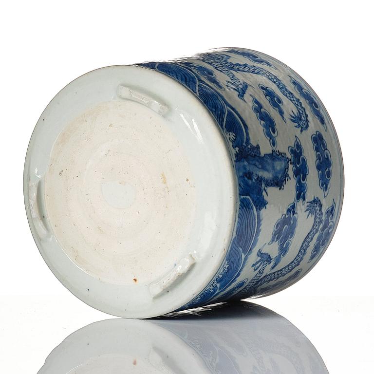 A blue and white censer, late Qing dynasty.