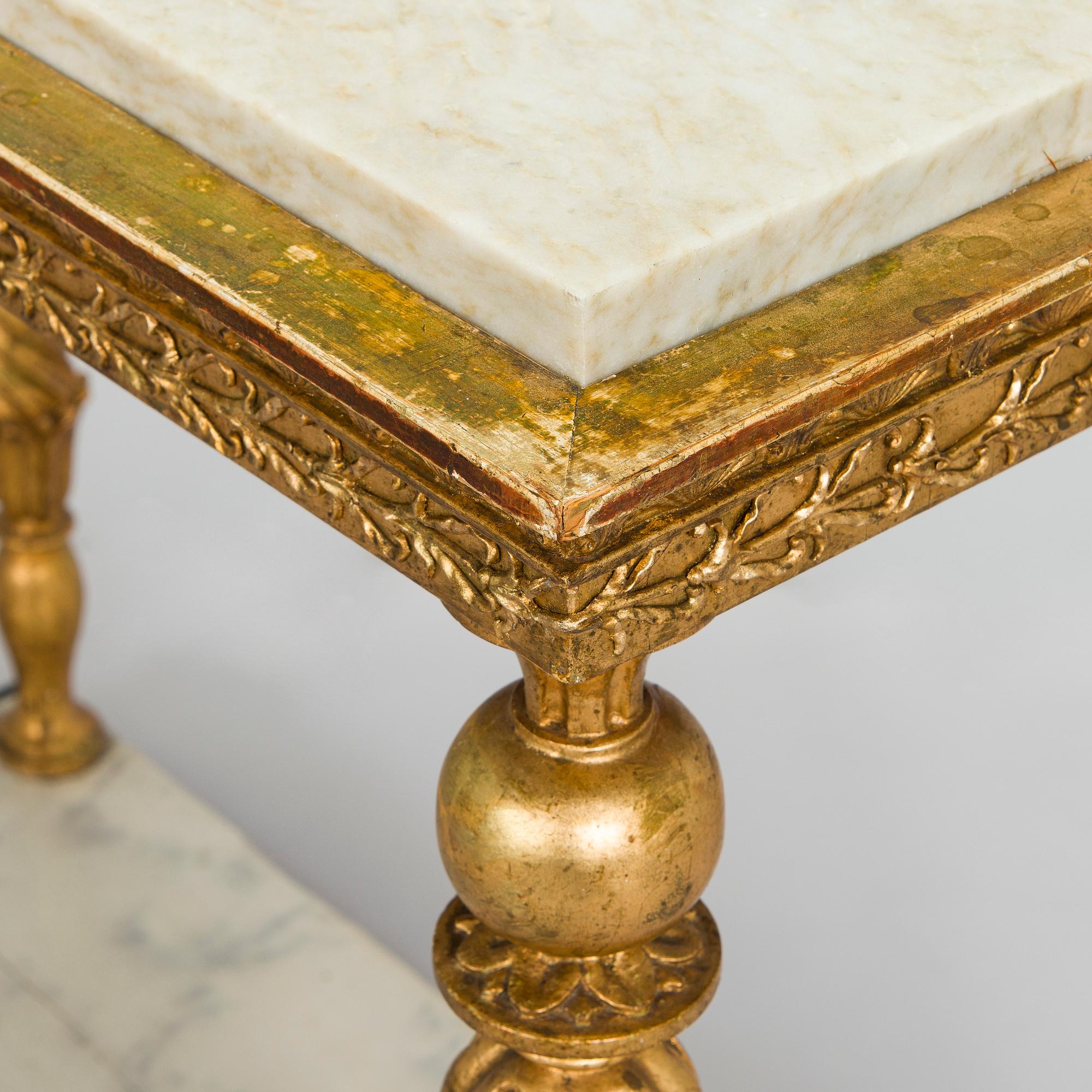 Jonas Frisk, Konsolipöytä, signeerattu J Frisk (toiminut 1805 - 1824), Tukholman hallileima, epäselvä vuosi. Myöhäiskustavilainen.