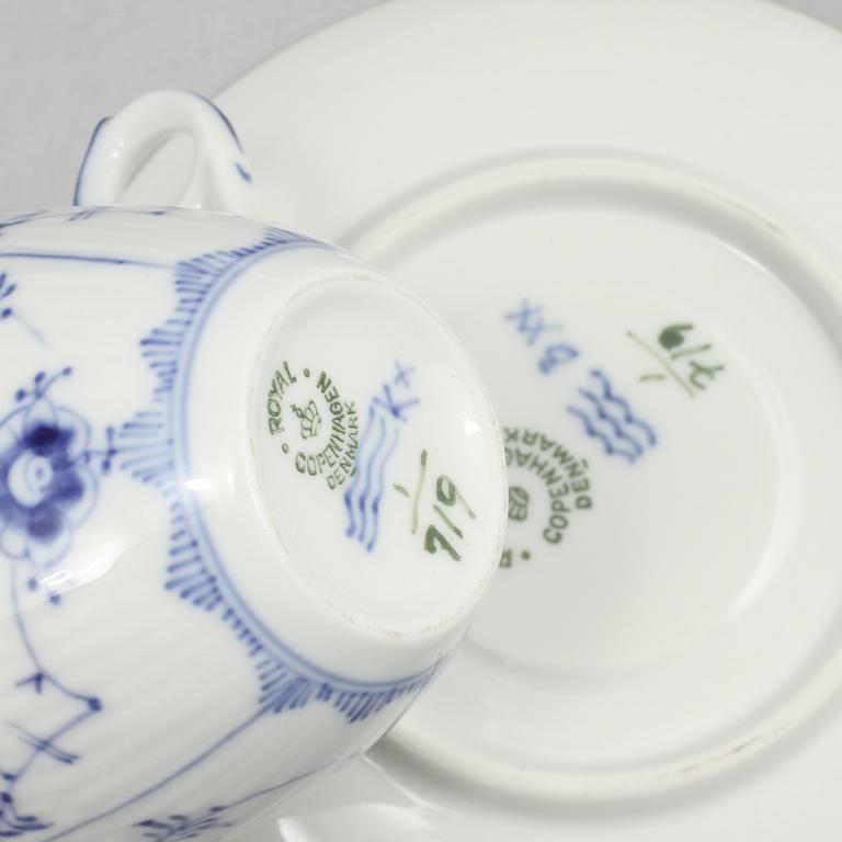 KAFFESERVIS, 17 delar, porslin, "Musselmalet", Royal Copenhagen, 1900-talets andra hälft.