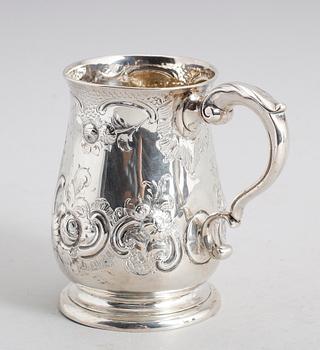 MUGG, silver, Matthew West, Dublin, 1700-talets andra hälft. Vikt ca 236 gram.