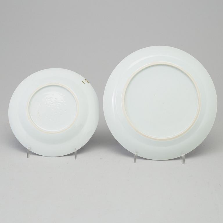 A Qianlong porcelain platter and seven 19th century dishes, Qing dynasty.