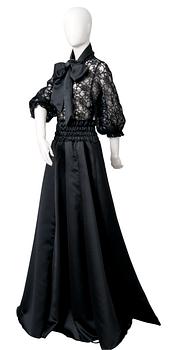 AFTONKLÄNNING, Tiia Vanhatapio.