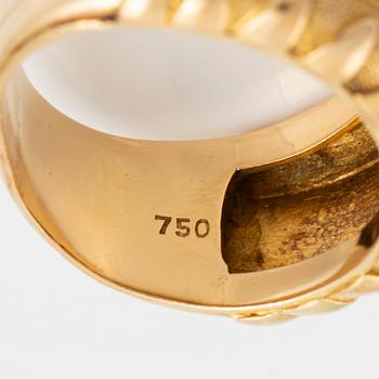 Ring 18K guld med runda briljantslipad diamanter.