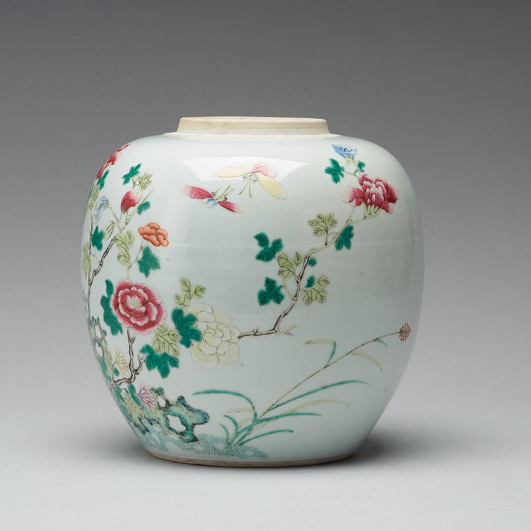 A famille rose jar, Qing dynasty.