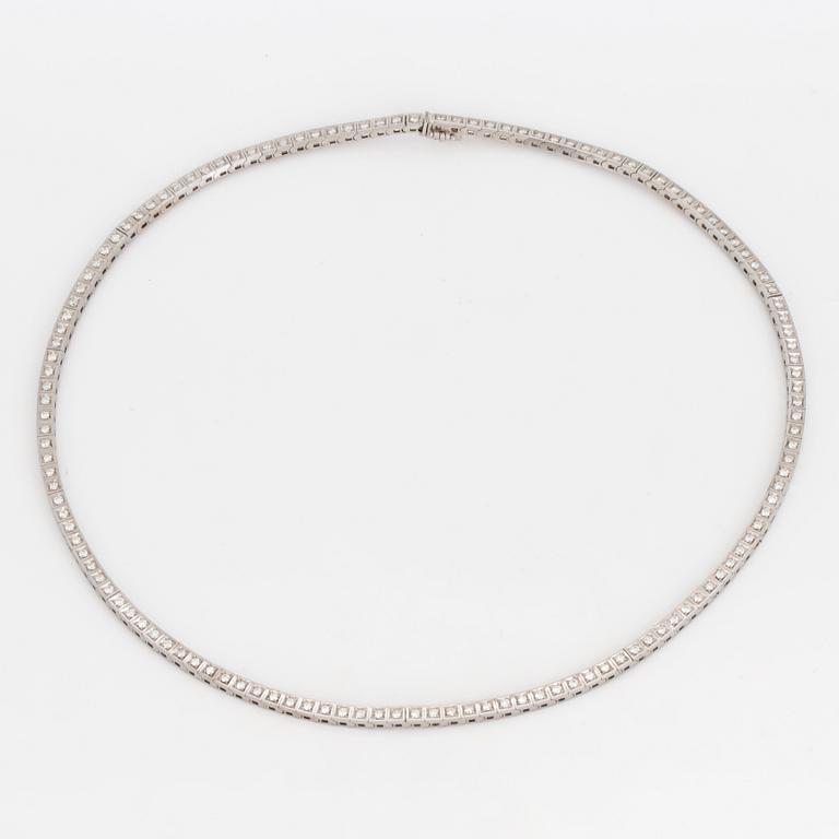 NECKLACE, 18 carat white gold with 132 diamonds ca 3.35 cts.