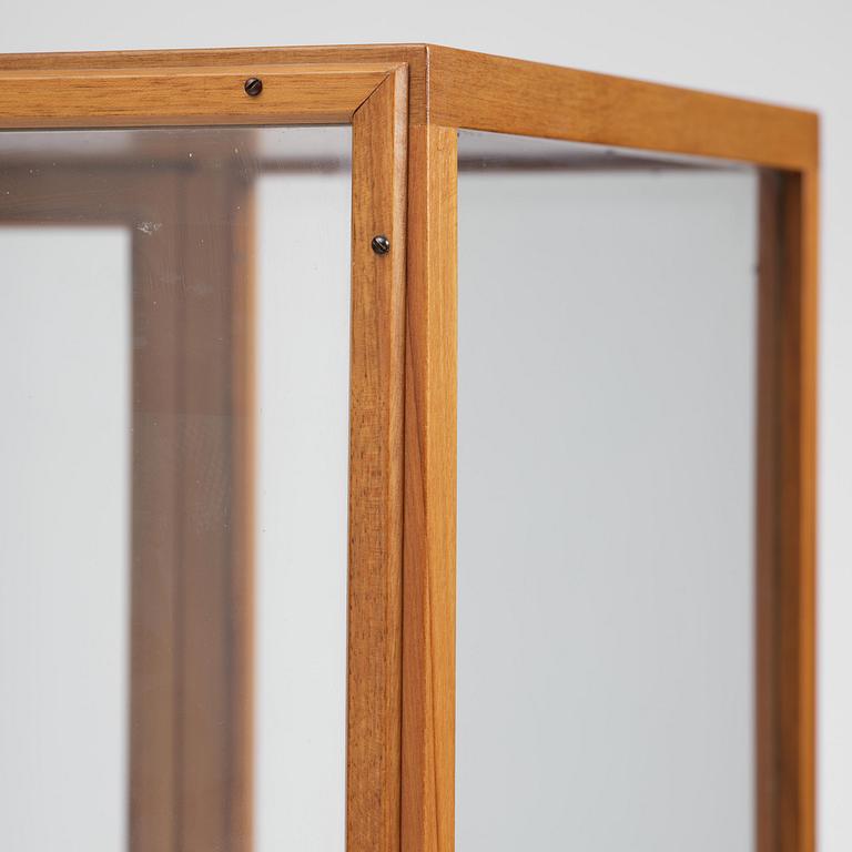 Josef Frank, a walnut showcase cabinet model "B 2077", Firma Svenskt Tenn.