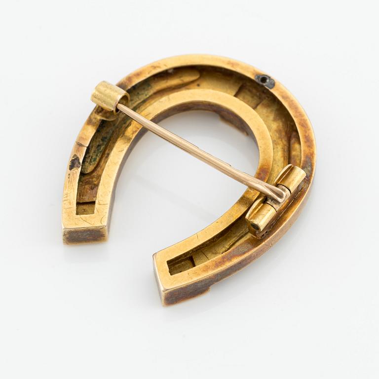 A 14K gold horseshoe brooch, 
Shanks & Bolin, Moscow 1860-1875.