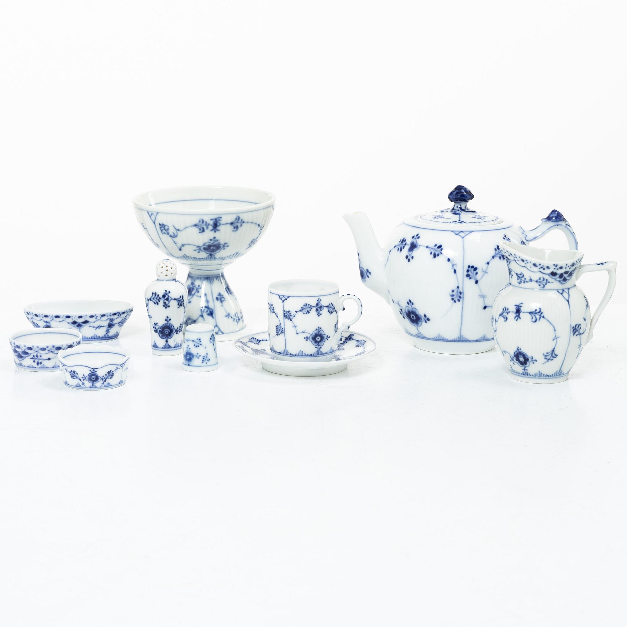 Royal Copenhagen, dock/miniatyrservis, 18 delar, bland annat 1894-1900.