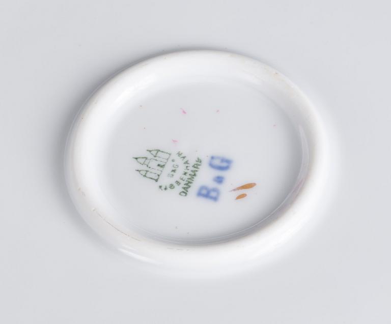 SOPPTERRIN PÅ FAT, porslin, Bing & Gröndahl.