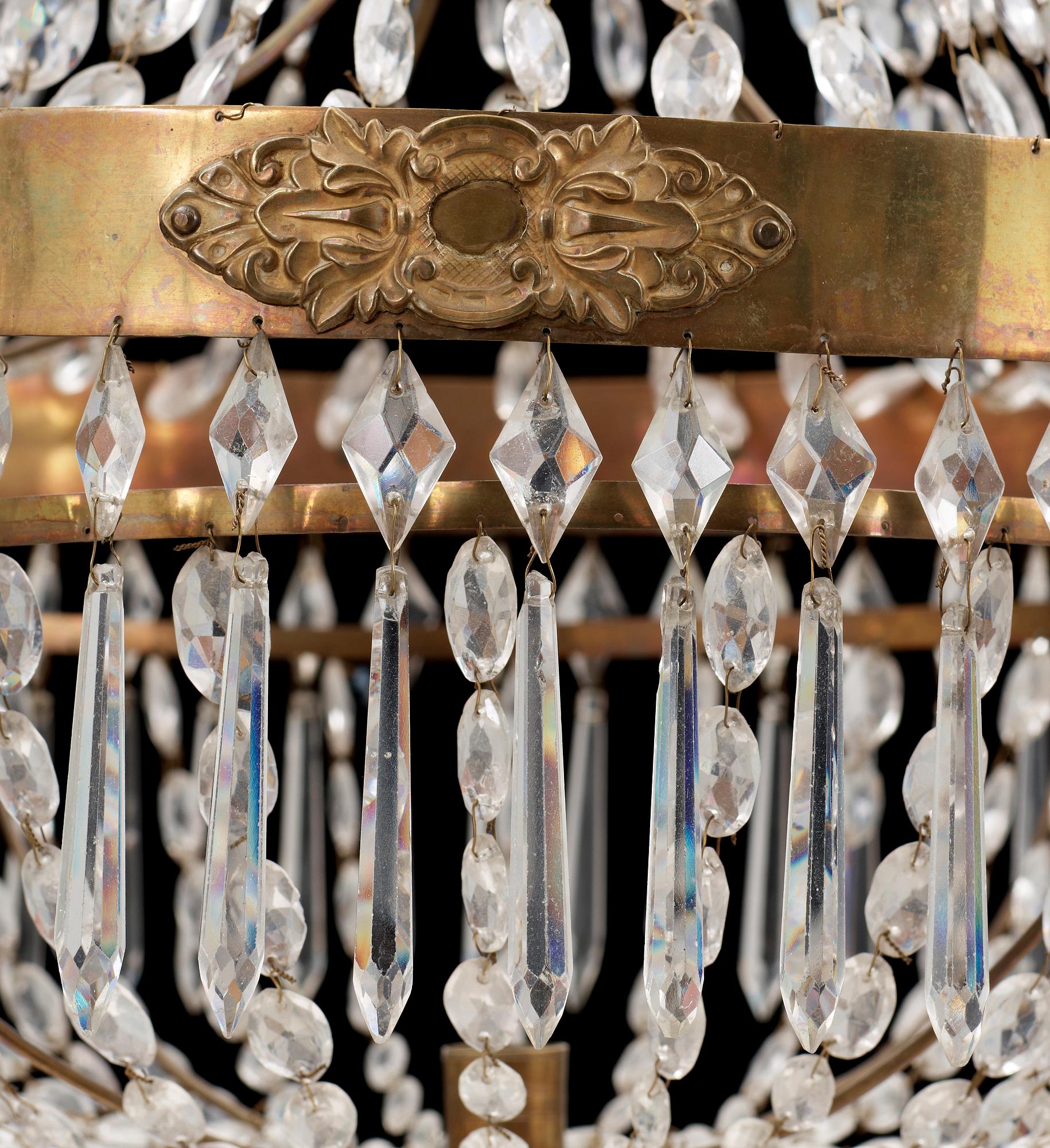 LJUSKRONA, delvis senempire och 1800-talets mitt. H 75.