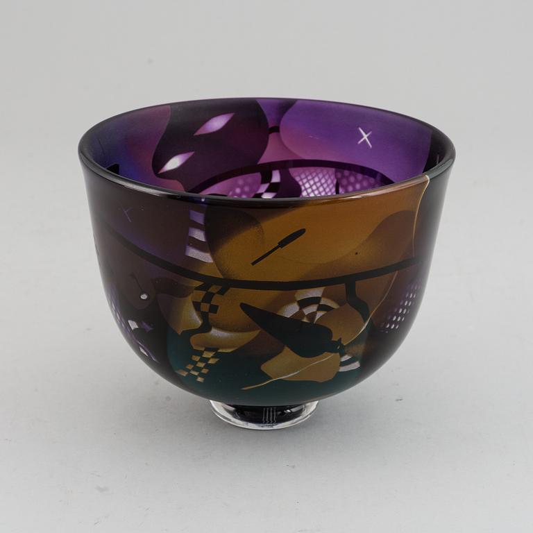 BERTIL VALLIEN, a glass bowl, Kosta Boda Unique, signed B. Vallien.