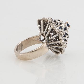 Ring 8K white gold with diamonds and sapphires.