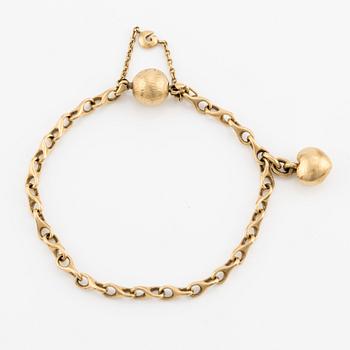 Ole Lynggaard, bracelet, 18K gold with charm and ball clasp.