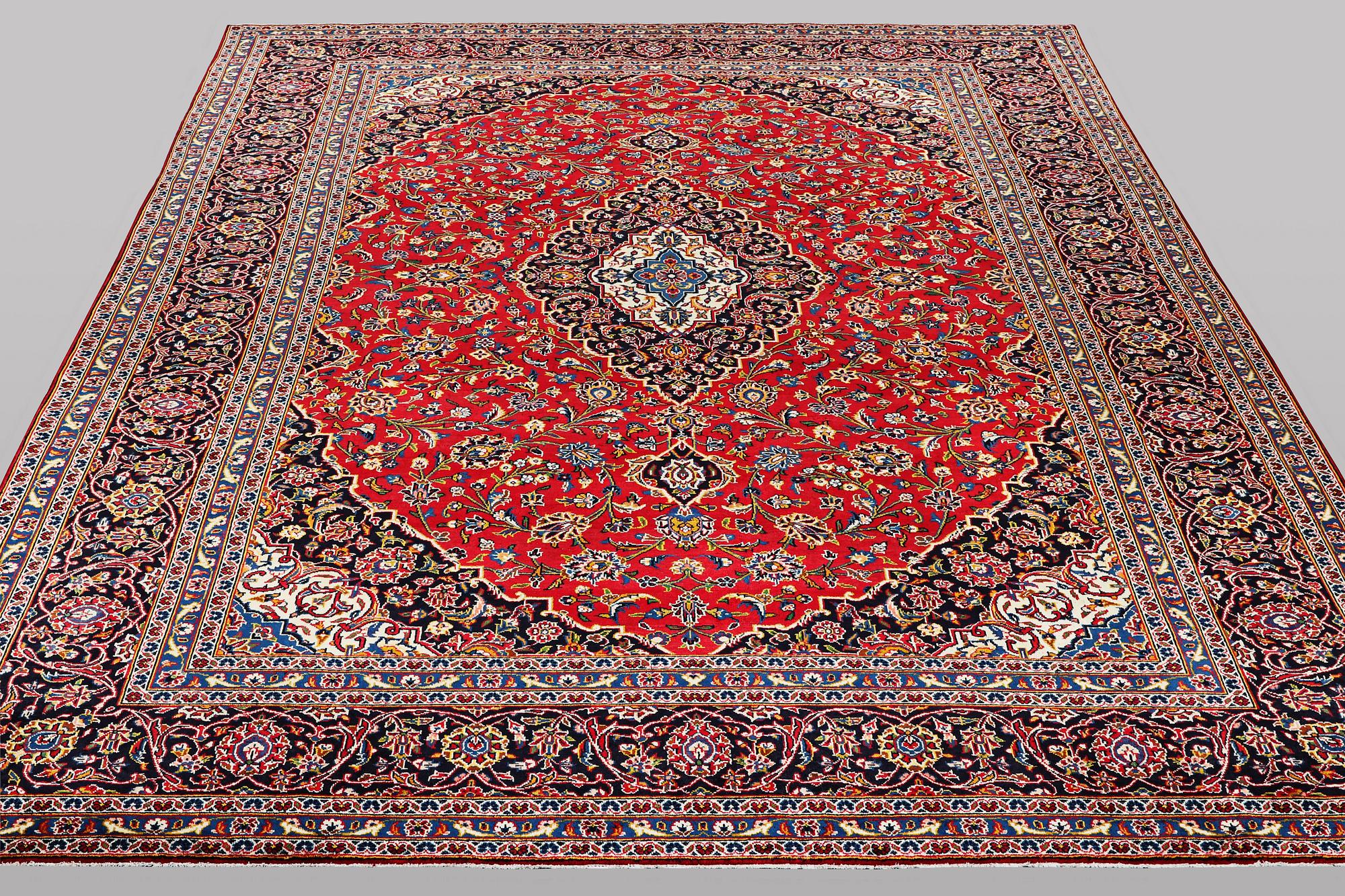 Matta, Keshan, ca 388 x 287 cm.