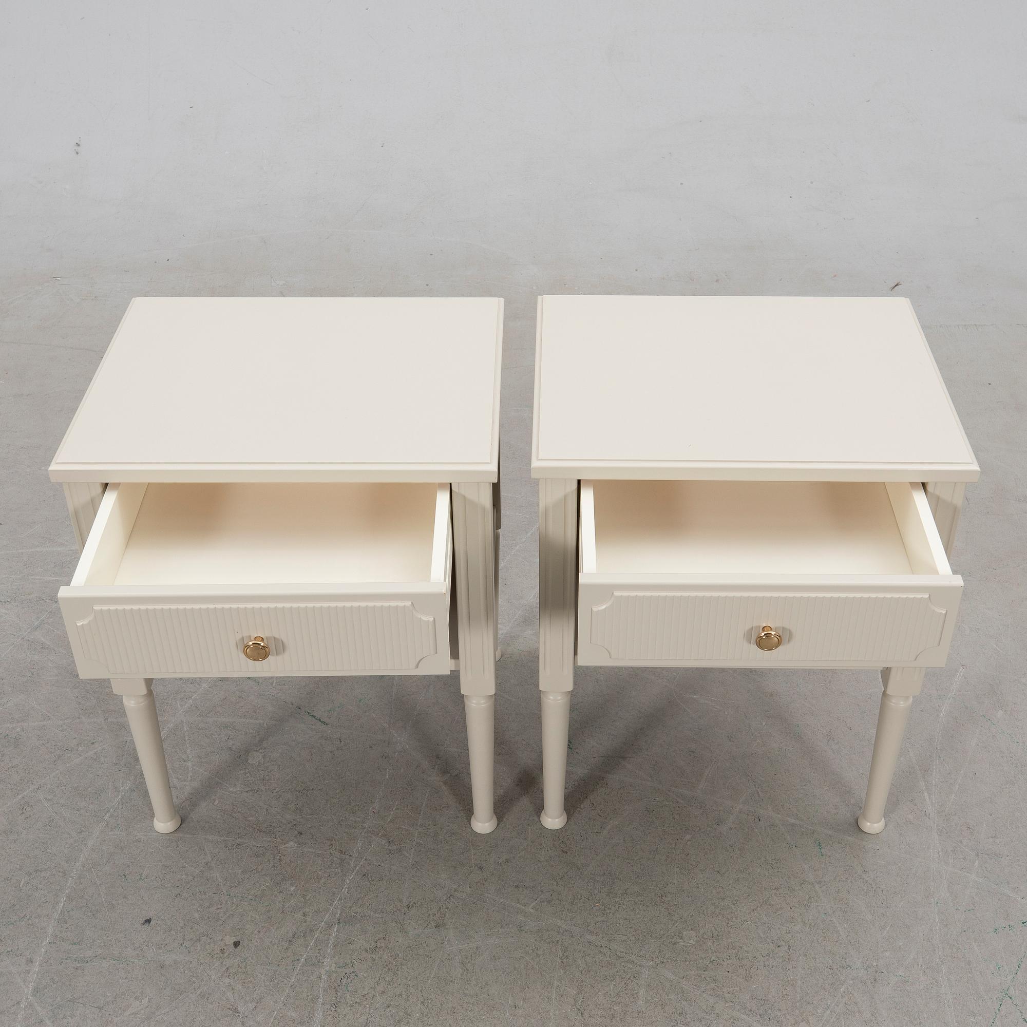 Bedside tables, 1 pair, 21st century.