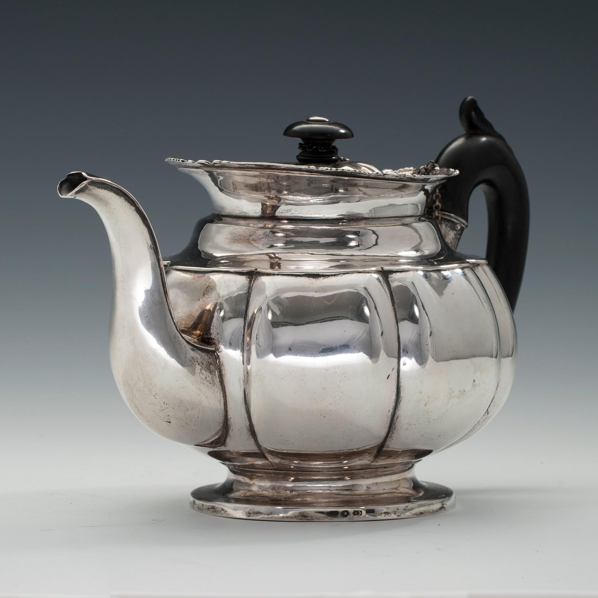 TEKANNA, 13L silver. Hermann Georg Clemens Tallinn 1841. Höjd 16 cm. Vikt 750 g.