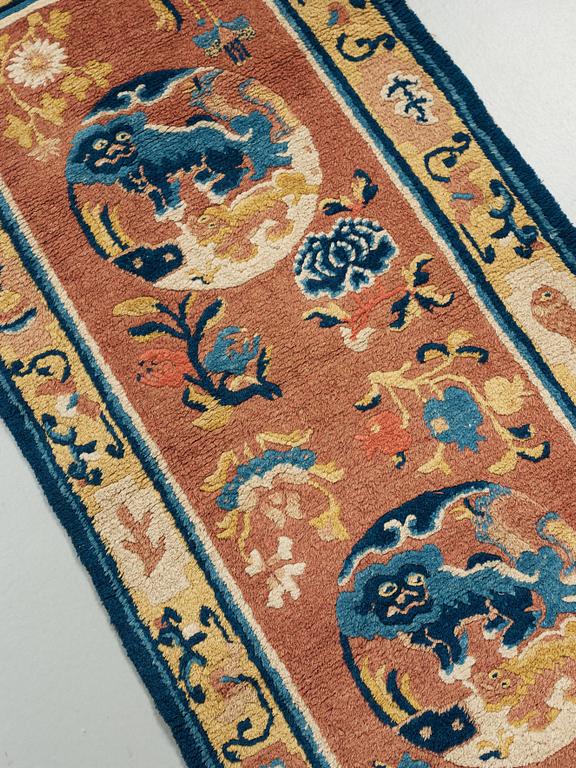 RUG. Antique Ningxia. 160,5 x 71 cm. China late Qing dynasty.