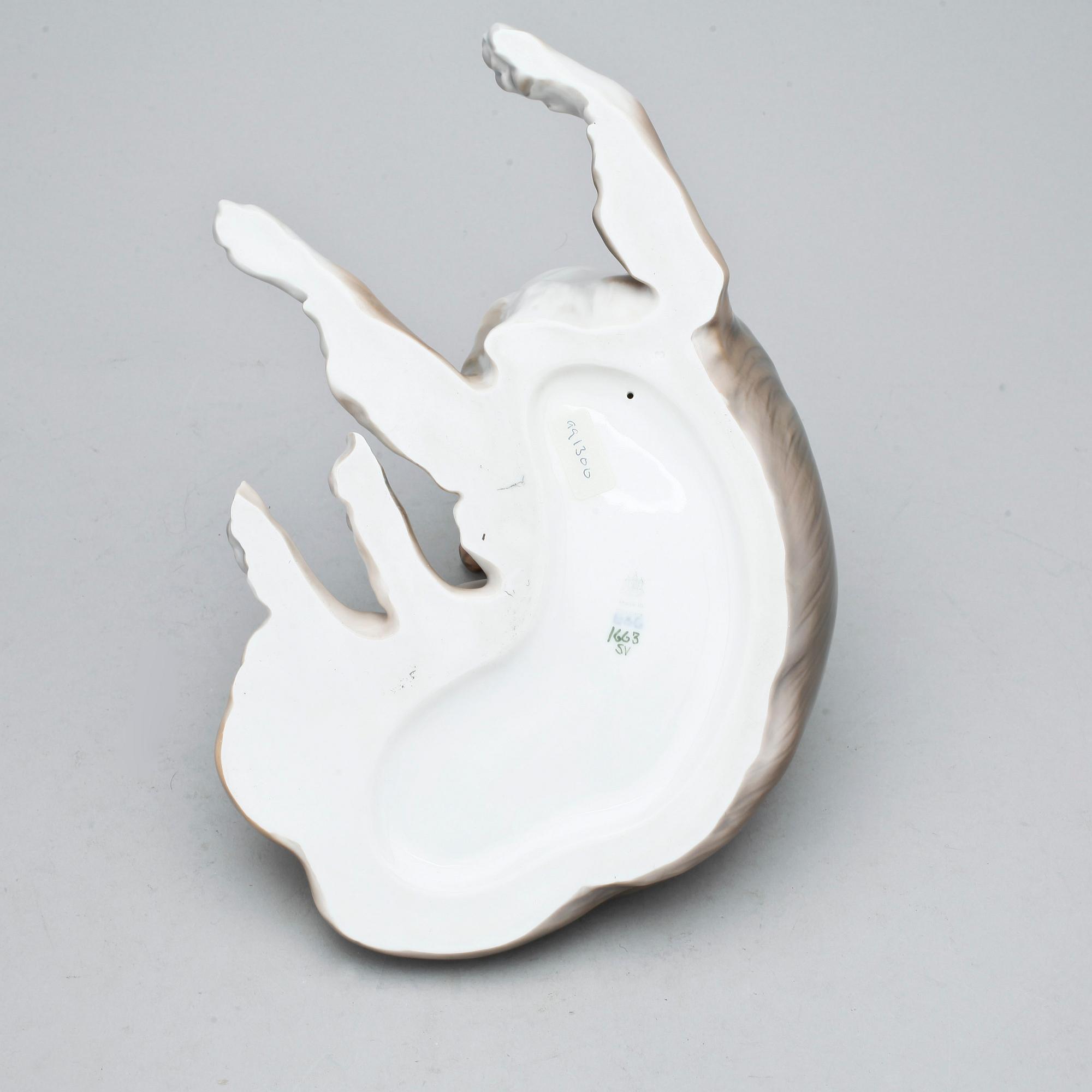 FIGURINER, 2 st, porslin, Bing & Gröndahl resp Dahl Jensen, Danmark, 1900-talets slut.