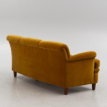 Josef Frank, a model 678 sofa, Firma Svenskt Tenn.