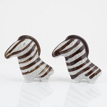 Taisto Kaasinen, a pair of stoneware figurines, Arabia, Finland.