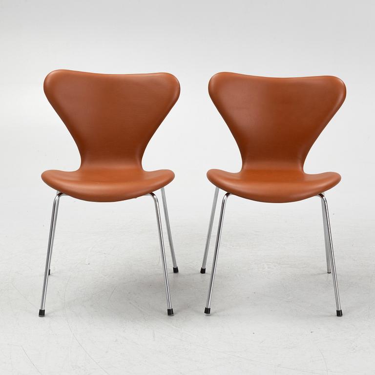 Arne Jacobsen, six "Series 7" chairs for Fritz Hansen, Denmark.