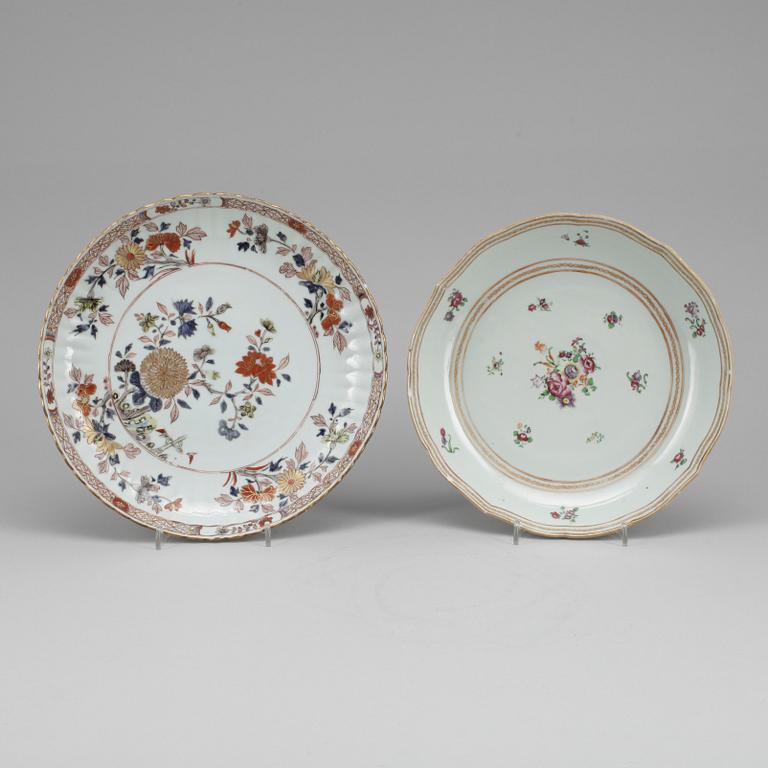 SKÅLFAT, 2 st, porslin Kina, bland annat Qianlong, 1700-tal.