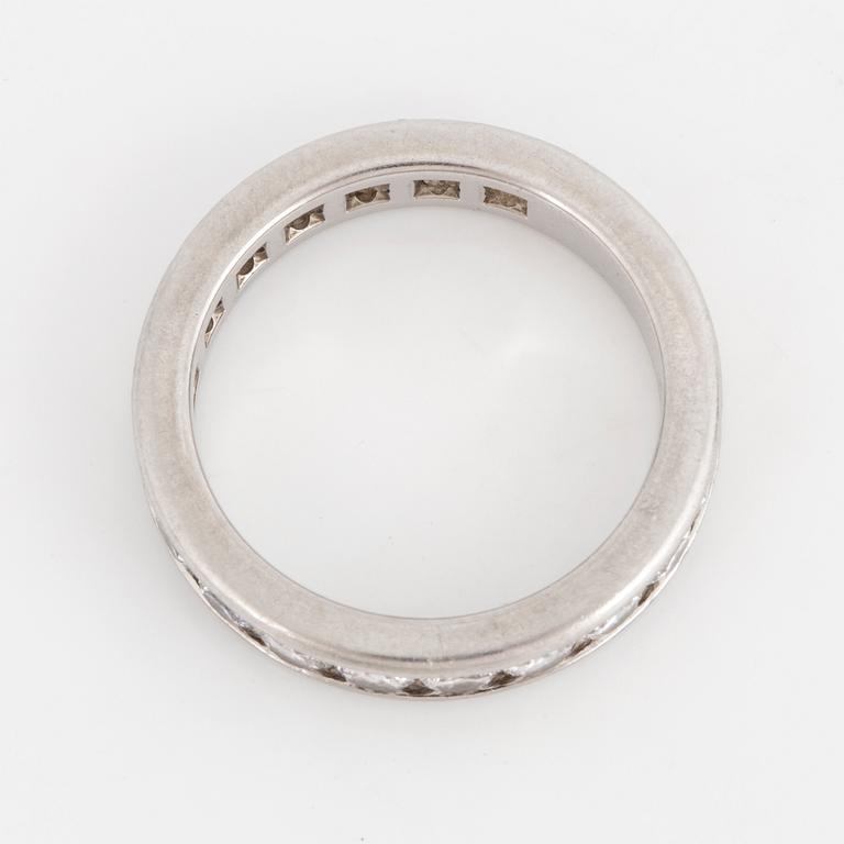 TIFFANY whole eternity ring, platinum with 20 diamonds approx 2 cts.