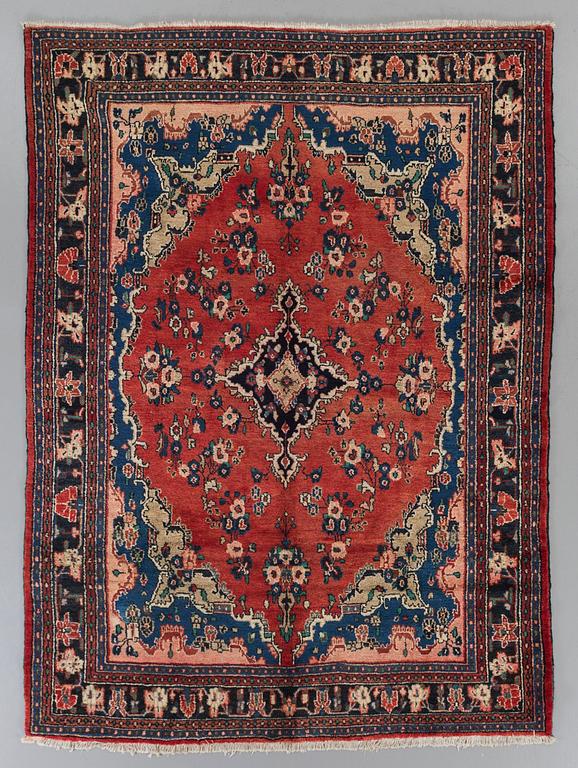 An old Hamadan carpet ca 295 x 217 cm.