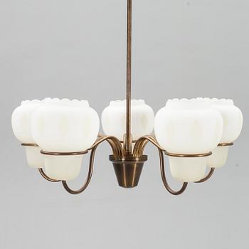 TAKLAMPA, mässing och glas. 1950-tal.