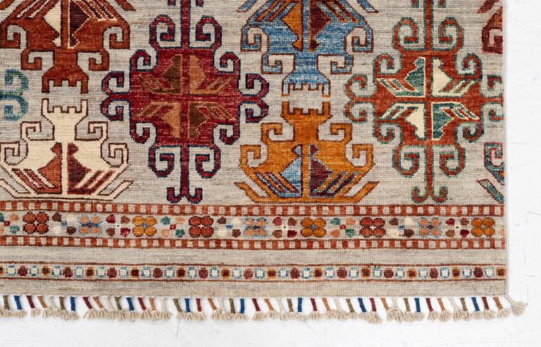 Rug, Pakistan, modern design. 251 x 173 cm.