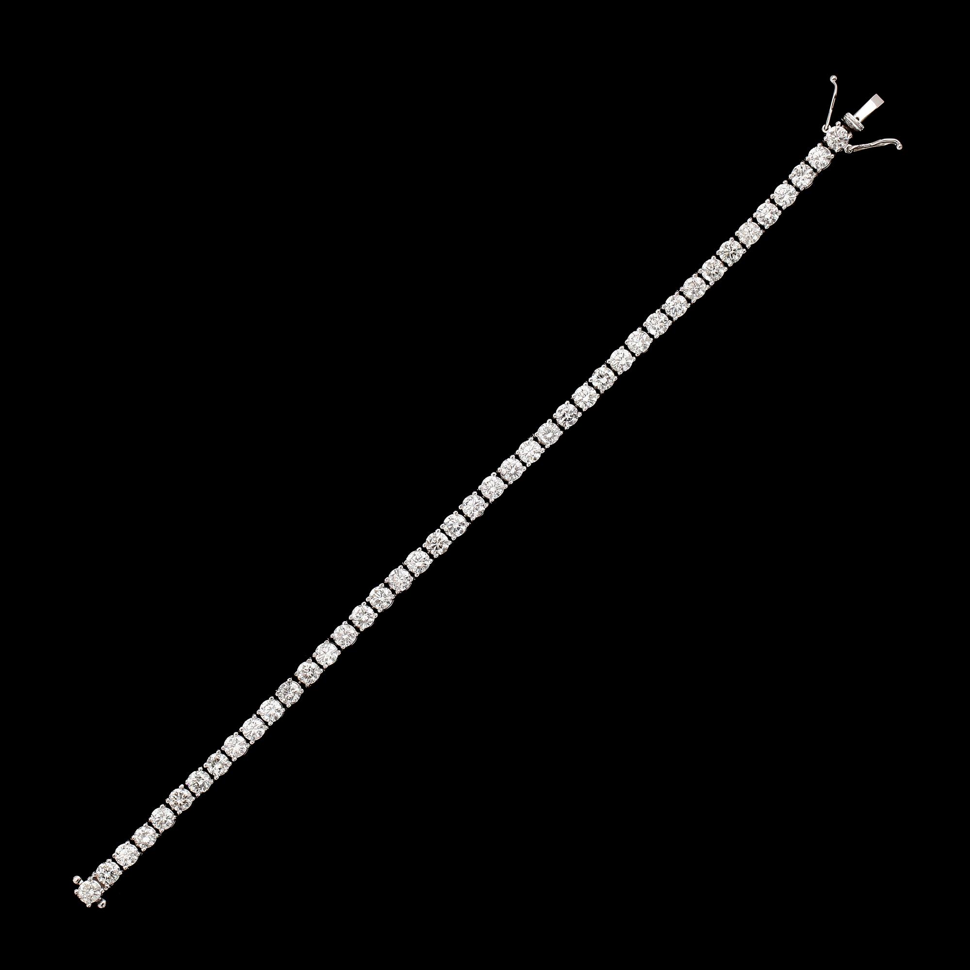 ARMBAND, 18 k vitguld, rivièrelänk, 42 briljantslipade diamanter tot ca 9.11 ct.