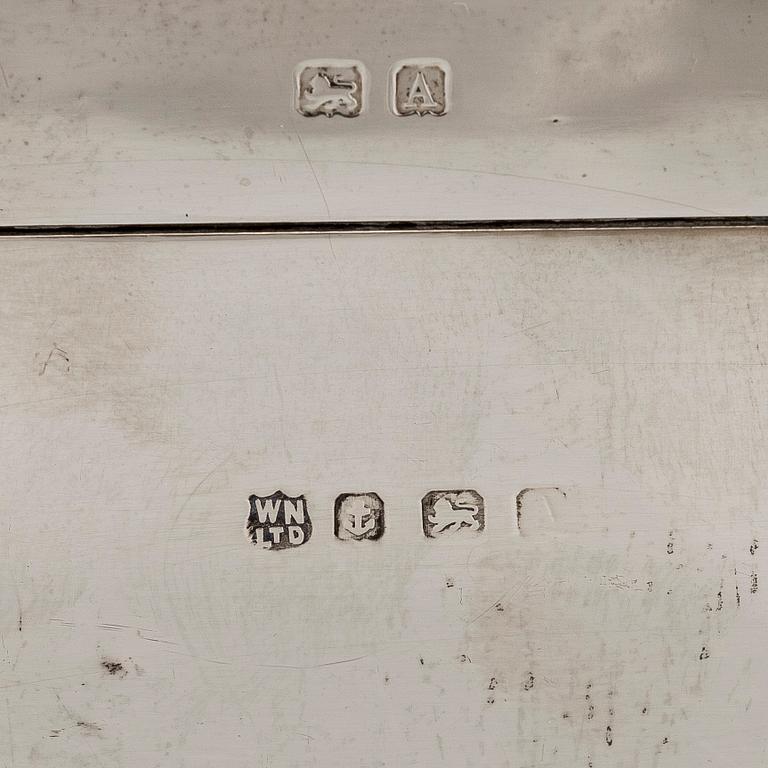 A sterling silver cigar box, William Neale & Son Ltd, Birmingham 1925.