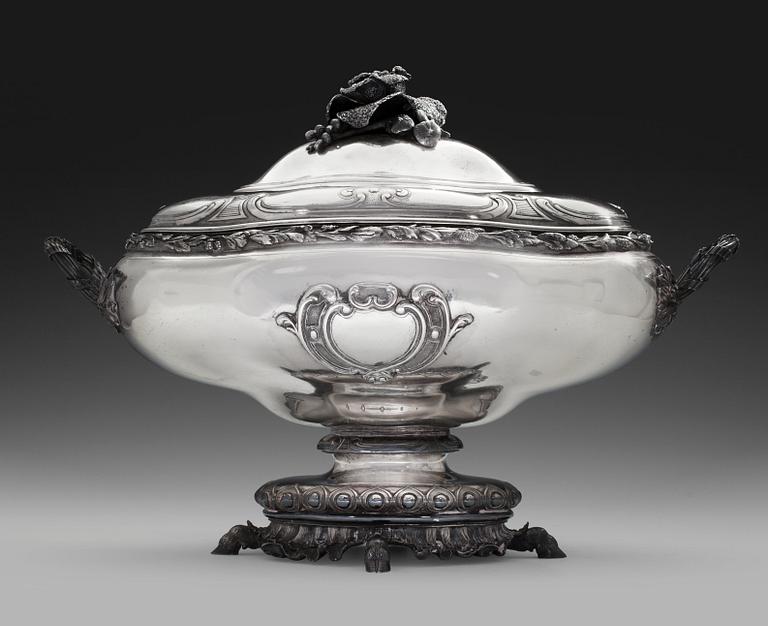 TOURINE, 84 silver, Marked "VAILLANT" Assay master Alexander Mitin St Petersburg 1858. Weight 6381 g.