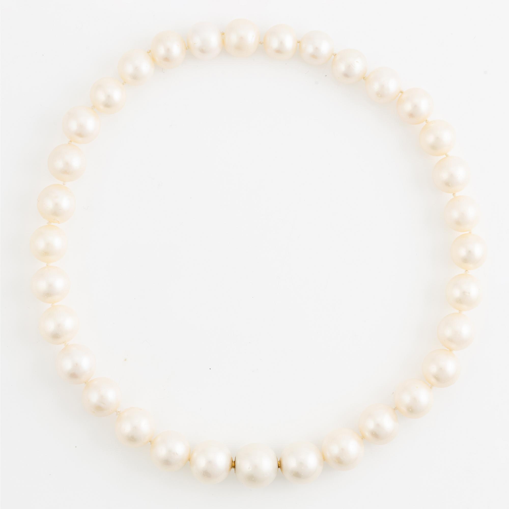 Collier, med odlade sötvattenspärlor.