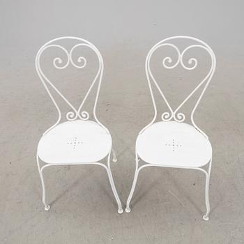 A tabe and two chairs from Byarum later part of the 20th century.